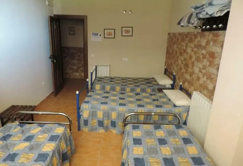 اتاق چهار تخته با دستشویی مشترک, Albergue Santo Tomás De Canterbury   Hostel
