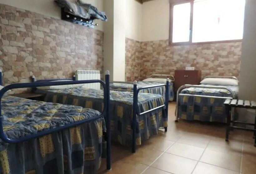 اتاق چهار تخته با دستشویی مشترک, Albergue Santo Tomás De Canterbury   Hostel