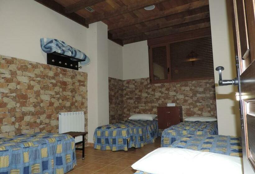 اتاق چهار تخته با دستشویی مشترک, Albergue Santo Tomás De Canterbury Hostel