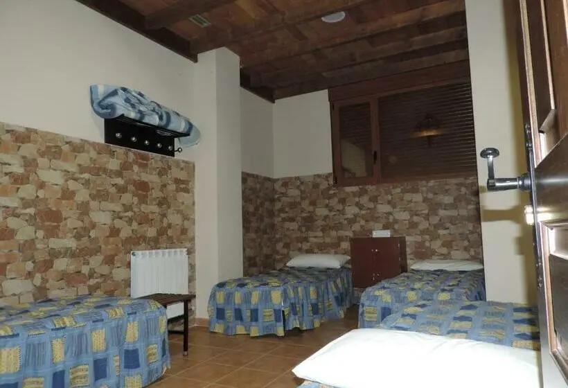 اتاق چهار تخته با دستشویی مشترک, Albergue Santo Tomás De Canterbury   Hostel