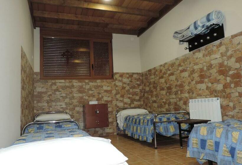 اتاق چهار تخته با دستشویی مشترک, Albergue Santo Tomás De Canterbury Hostel