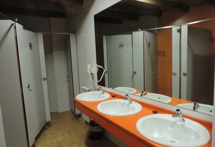 اتاق چهار تخته با دستشویی مشترک, Albergue Santo Tomás De Canterbury Hostel