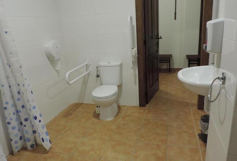 اتاق استاندارد برای معلولان, Albergue Santo Tomás De Canterbury Hostel