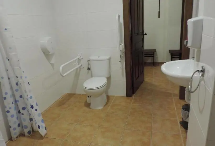 اتاق استاندارد برای معلولان, Albergue Santo Tomás De Canterbury   Hostel