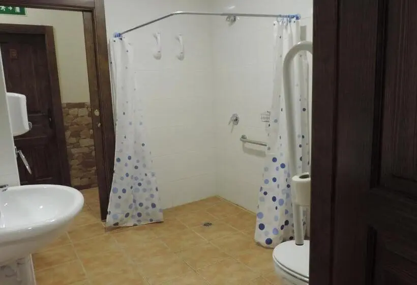 اتاق استاندارد برای معلولان, Albergue Santo Tomás De Canterbury   Hostel