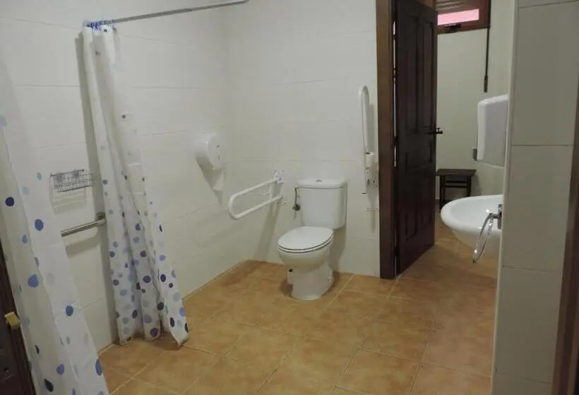 اتاق استاندارد برای معلولان, Albergue Santo Tomás De Canterbury   Hostel