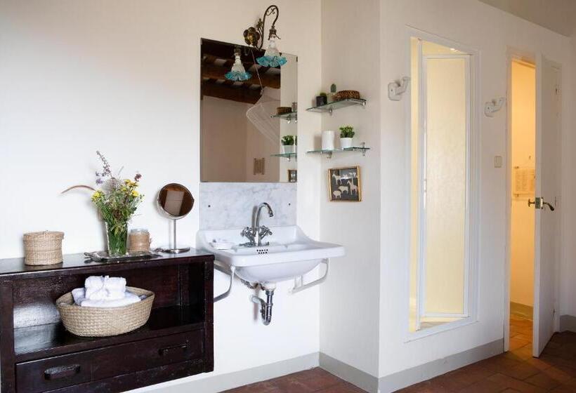 Номер Стандарт, B&b Can Casadella