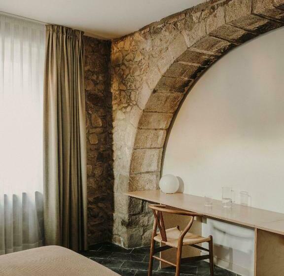 חדר סטנדרט, Paratgea