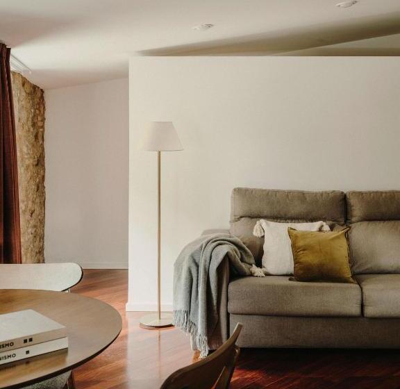 סוויטת סופריור, Paratgea