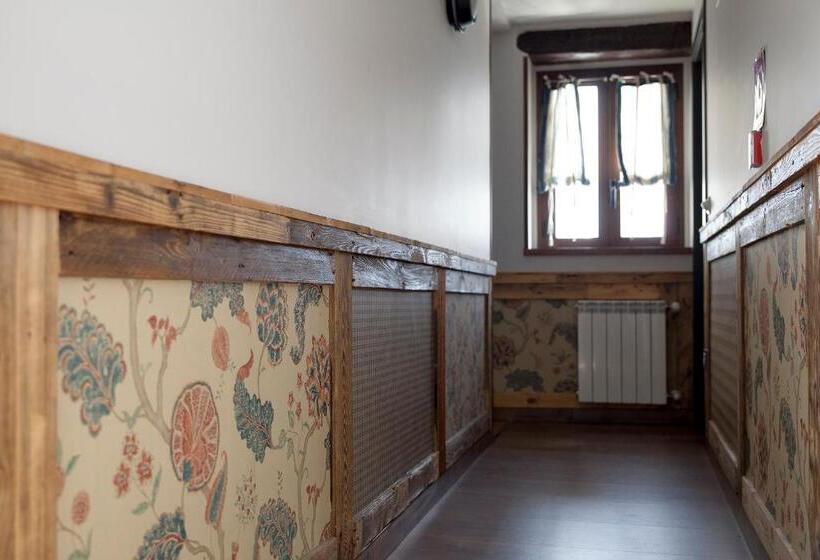 חדר קלאסי לארבעה, Hostel Albergue Monte Perdido