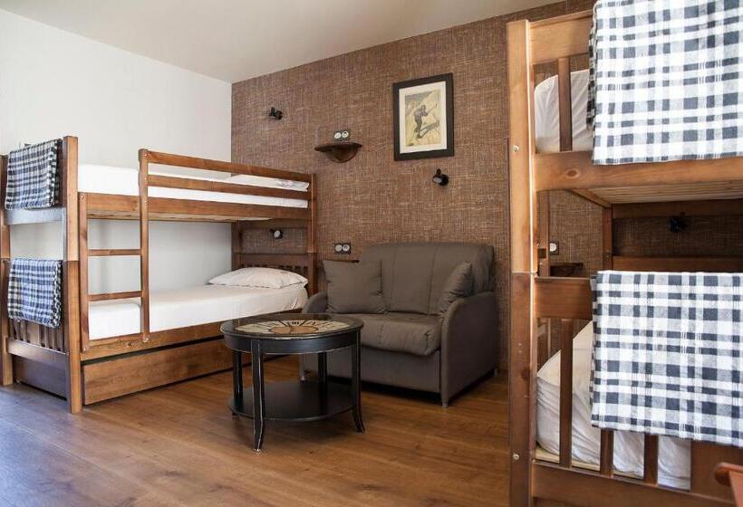 חדר קלאסי לארבעה, Hostel Albergue Monte Perdido