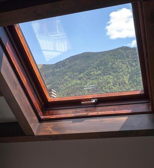 חדר משפחתי, Hostel Albergue Monte Perdido