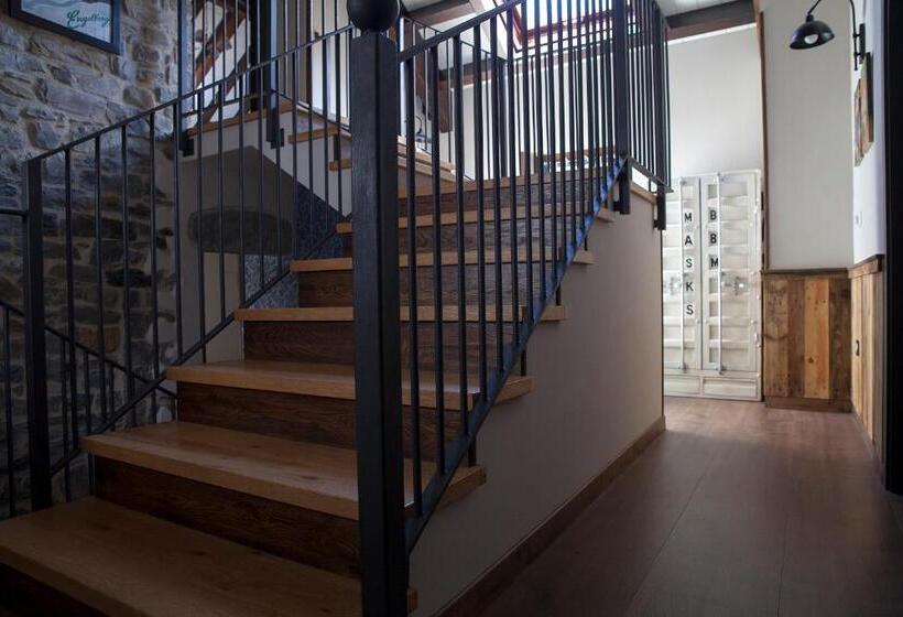 חדר משפחתי, Hostel Albergue Monte Perdido