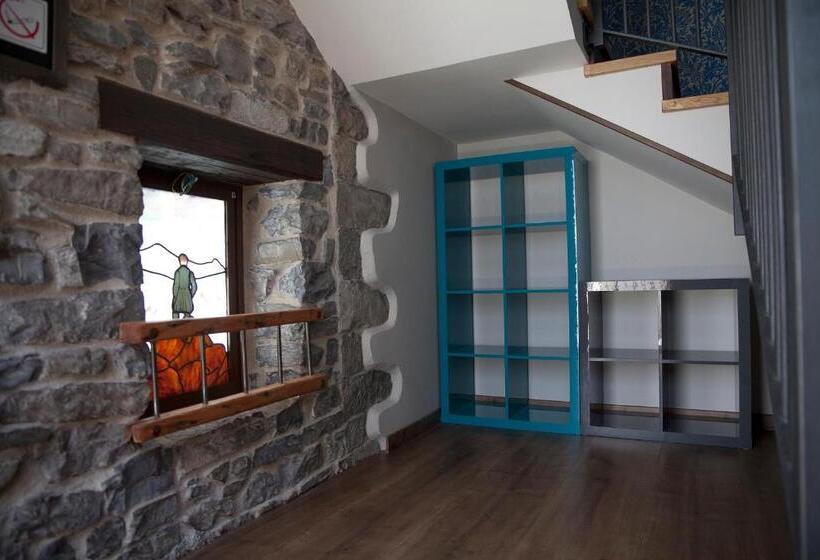 חדר משפחתי, Hostel Albergue Monte Perdido