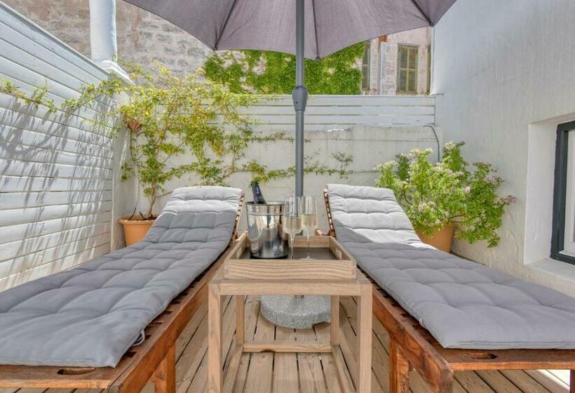 جناح مزود بتراس, Can Alberti 1740 Boutique