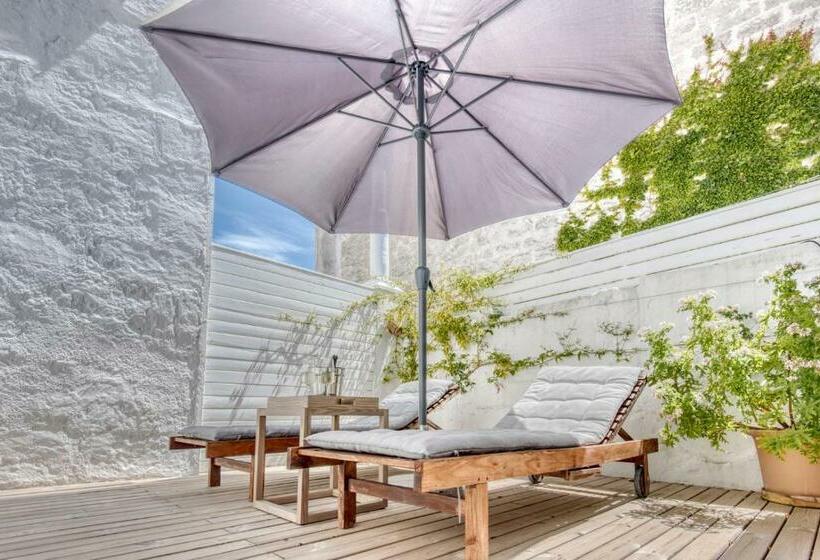 جناح مزود بتراس, Can Alberti 1740 Boutique