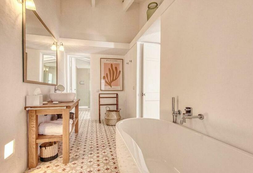 جناح مزود بتراس, Can Alberti 1740 Boutique