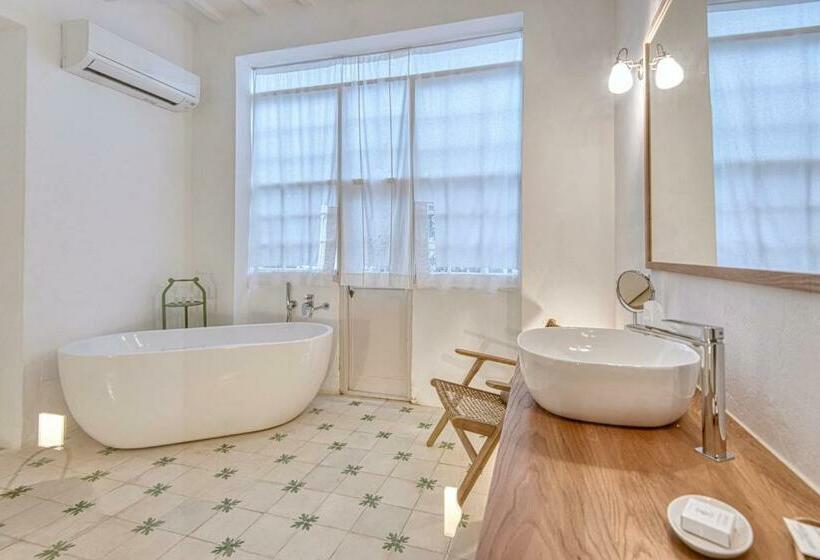 غرفة قياسية داخلية, Can Alberti 1740 Boutique