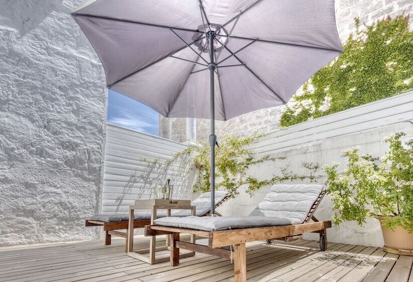 جناح مزود بتراس, Can Alberti 1740 Boutique