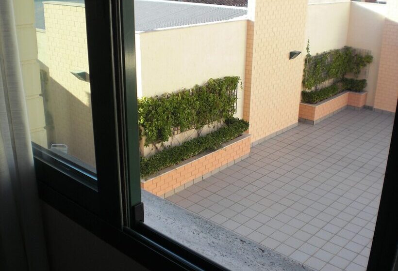 غرفة قياسية, Central