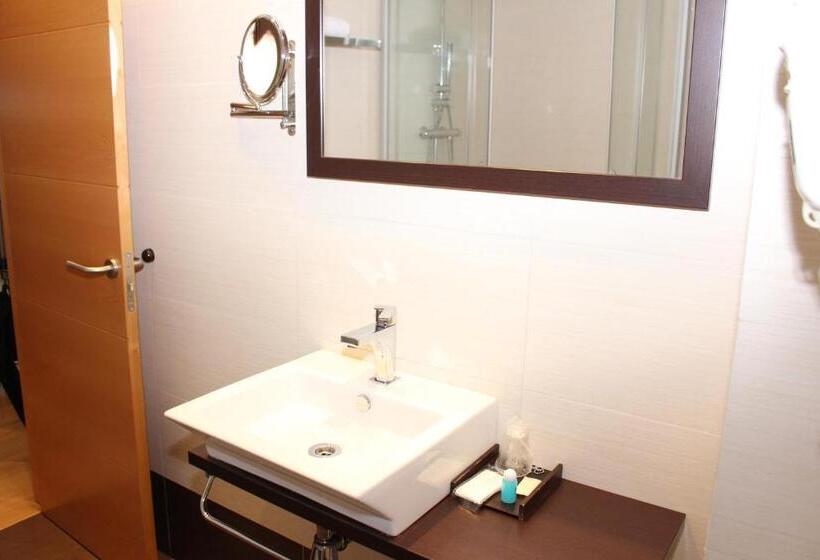 标准间, Ciutat D Amposta