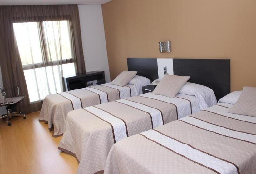 标准三人间, Ciutat D Amposta