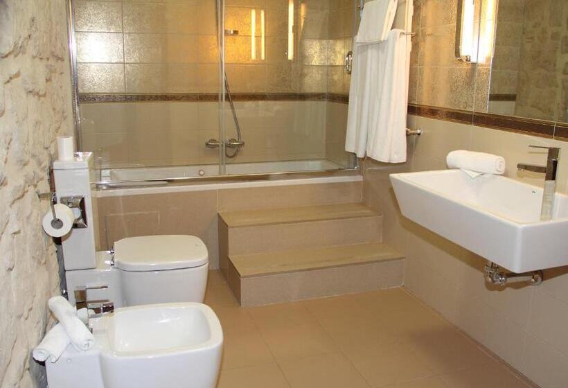 جناح, Concejo Hospederia