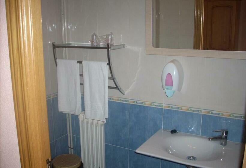 غرفة قياسية, Corona De Castilla