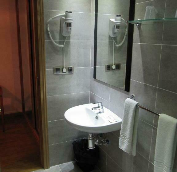 غرفة قياسية, Corona De Castilla