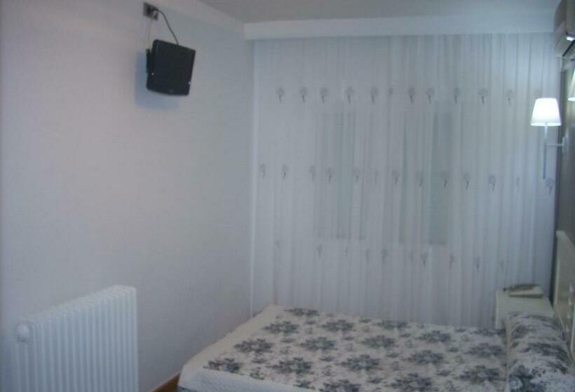 غرفة قياسية, Corona De Castilla