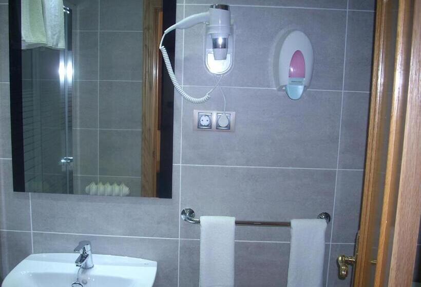 غرفة قياسية ثلاثية, Corona De Castilla