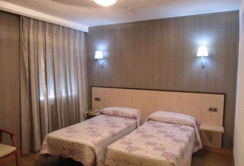 غرفة قياسية, Corona De Castilla