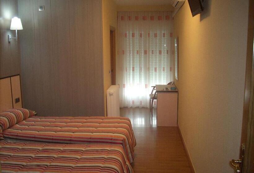 غرفة قياسية, Corona De Castilla