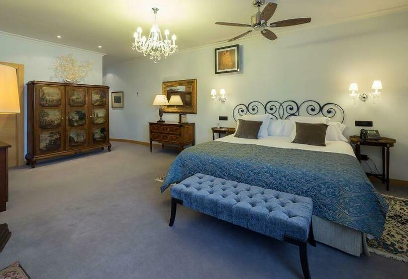 Полулюкс, Los Cinco Enebros