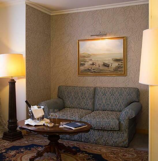 Полулюкс, Los Cinco Enebros