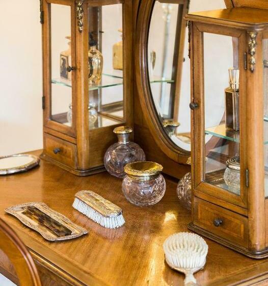 Номер Deluxe, Los Cinco Enebros