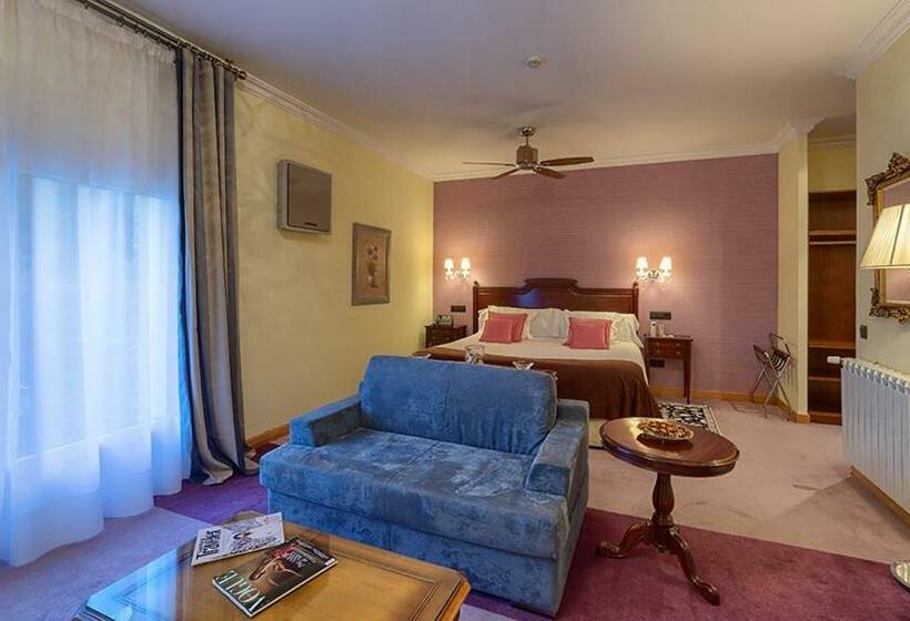 Полулюкс, Los Cinco Enebros