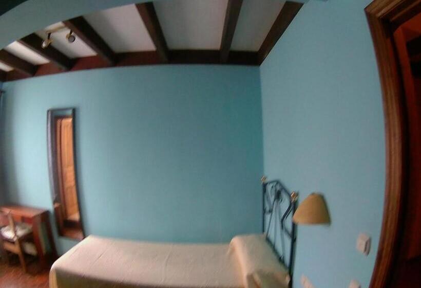 חדר יחיד בסיסי, Los Laureles