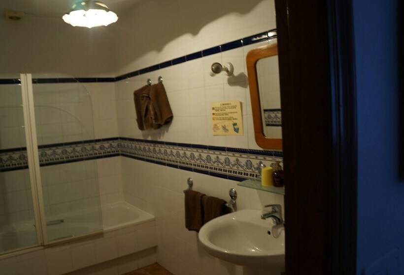 اتاق استاندارد با چشم‌انداز کوهستان, Los Sibileys