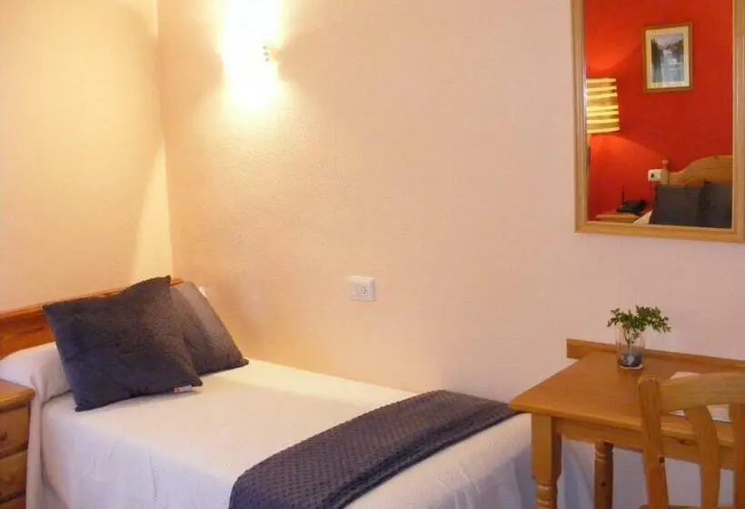 3-Bett-Standardzimmer, Mesón De Salinas
