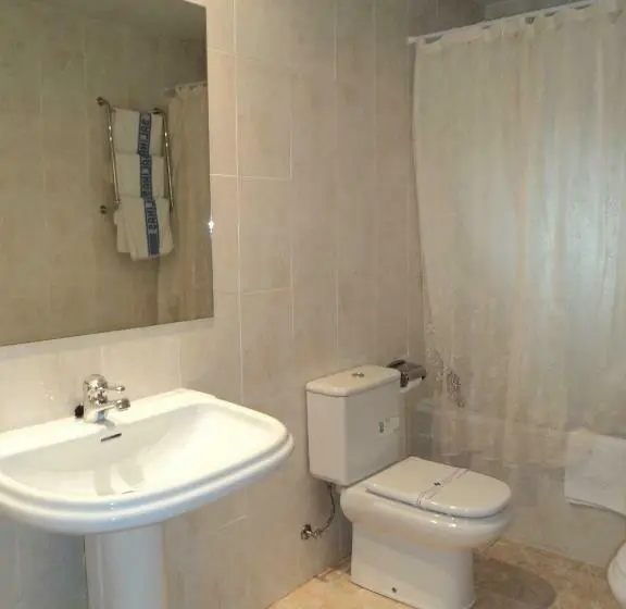 3-Bett-Standardzimmer, Mesón De Salinas