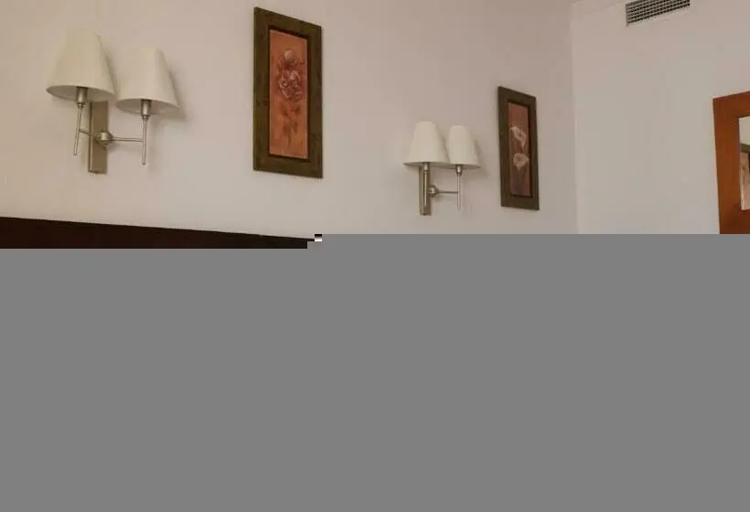 Standard Triple Room, Restaurante Blanco Y Verde