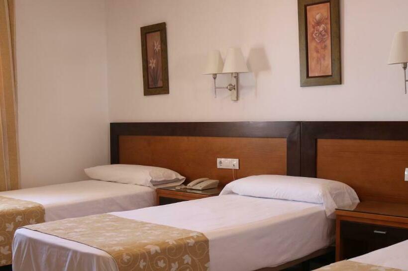 اتاق استاندارد سه نفره, Restaurante Blanco Y Verde