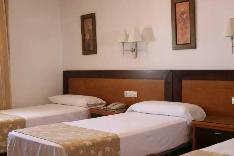 Standard Triple Room, Restaurante Blanco Y Verde