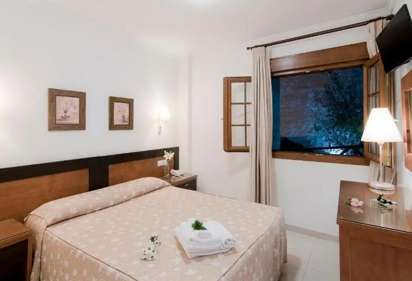 Standard Room, Restaurante Blanco Y Verde