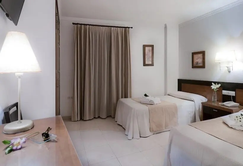 Standard Triple Room, Restaurante Blanco Y Verde
