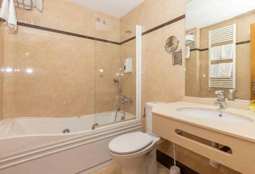 غرفة قياسية ثلاثية, Solana