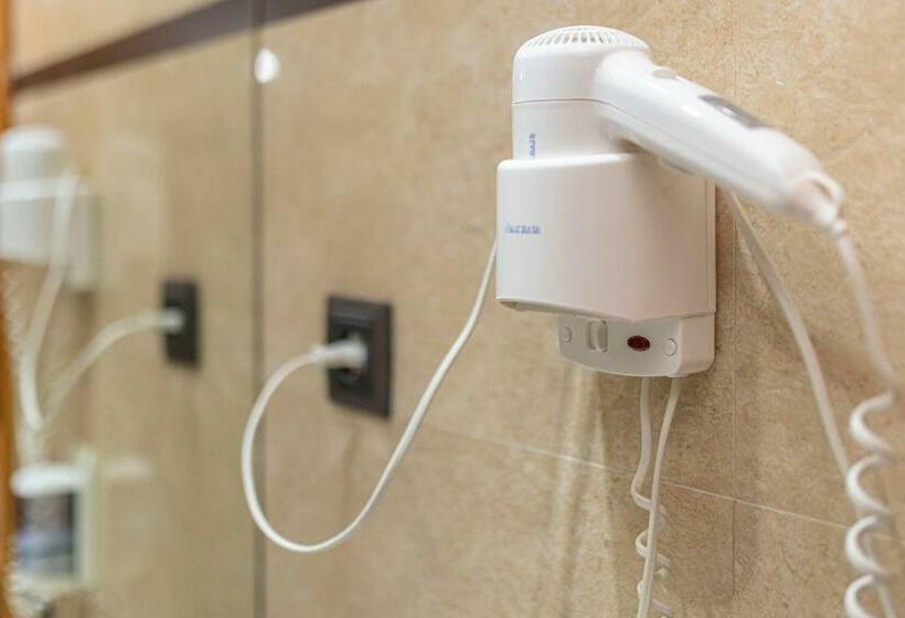 غرفة قياسية مزوَّدة بشُرفة, Solana