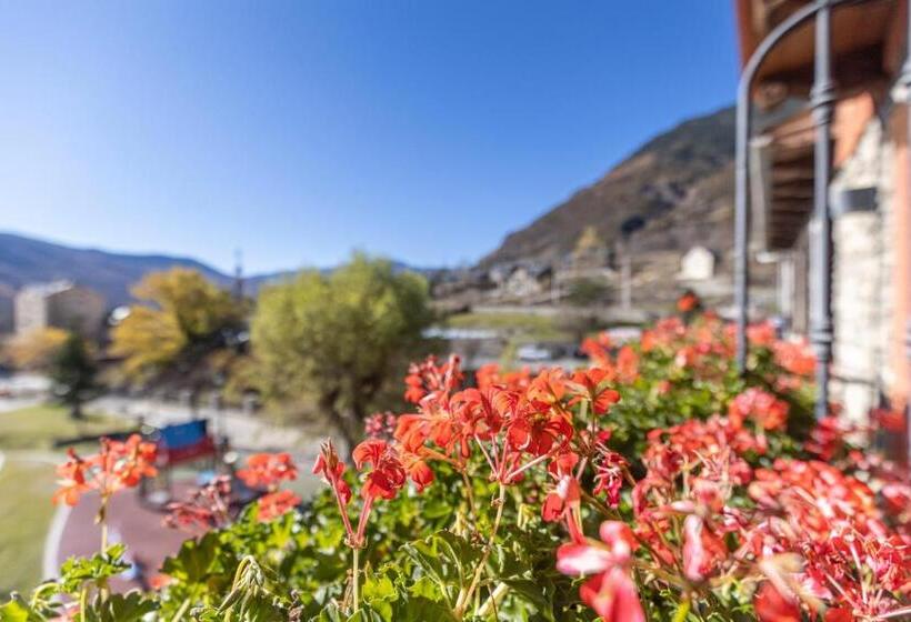 غرفة قياسية مزوَّدة بشُرفة, Solana