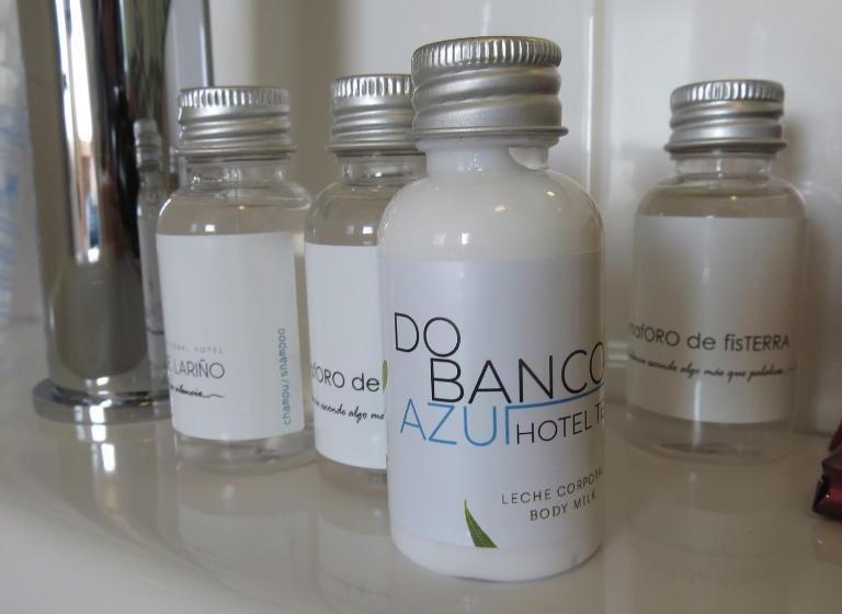 غرفة قياسية مزوَّدة بتراس, Tematico Do Banco Azul